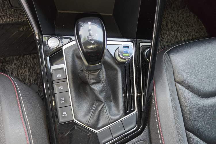 Used Volkswagen Tayron 2019 330TSI Two-Wheel-Drive Luxury Version China V Emission Standard Gear Lever