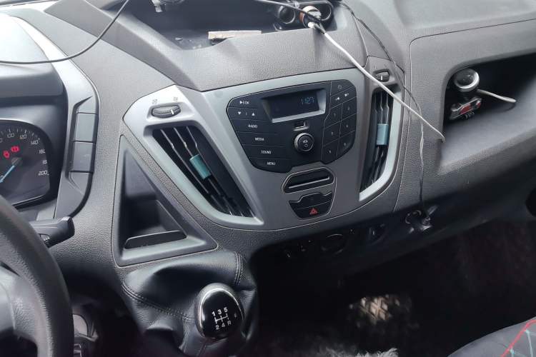 Used Ford Transit 2017 2.0T Diesel Multi-Purpose Commercial Vehicle Mid-Drive Mid-Roof China IV Standard