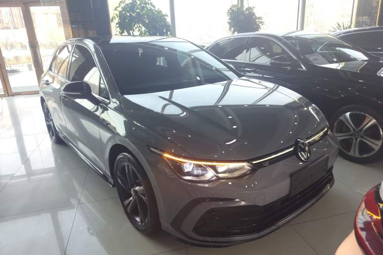 Used Volkswagen Golf 2023 Facelift 280TSI DSG R-Line Front Right 45 Deg