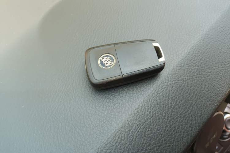 Used Buick GL8 2018 28T Luxury Model China VI Standard
