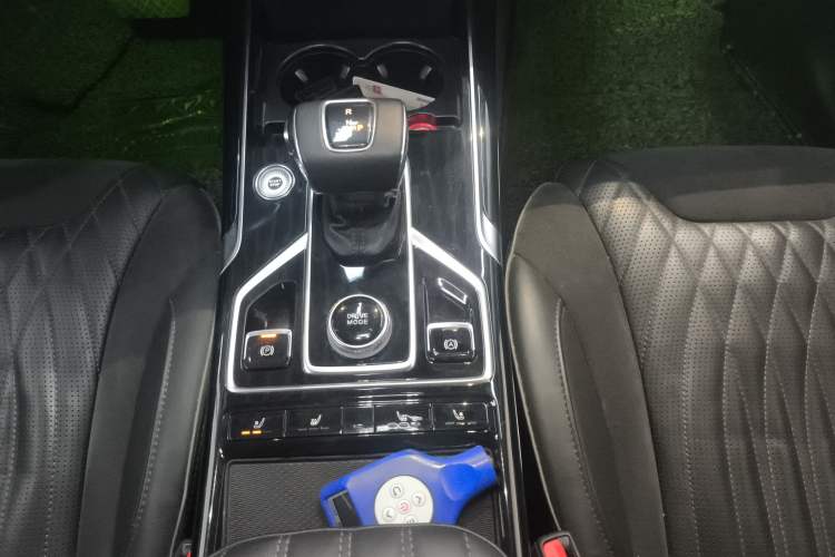 Used Hongqi HS5 2022 Facelifted Version 2.0T Smart Connect Flagship All-Wheel-Drive Edition Gear Lever