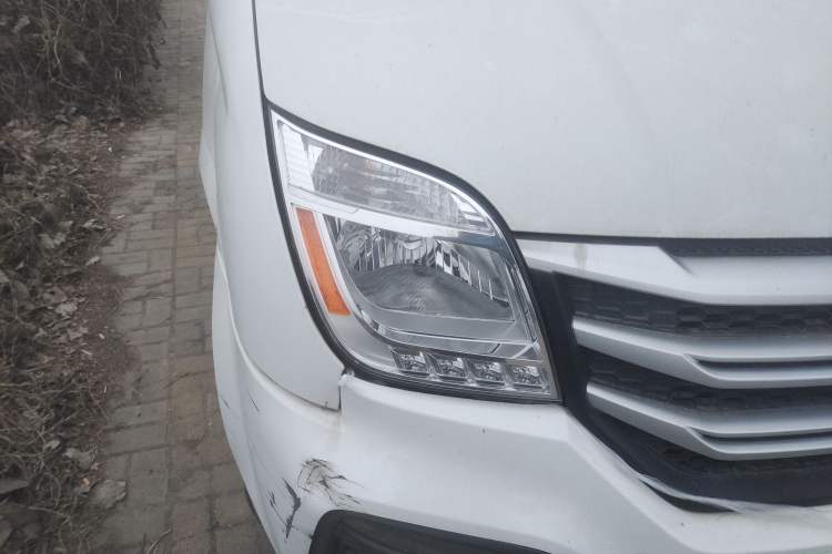 Used SAIC MAXUS Xintu V80 2021 2.0T Manual Classic Aoyuntong Short Wheelbase Ultra-Low Roof 5/6-Seater Right Front Headlight