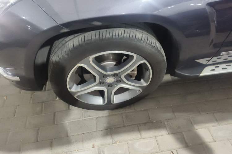 Used Mercedes-Benz GLK-Class 2013 Facelift GLK 300 4MATIC Luxury Edition Left Front Wheel Hub