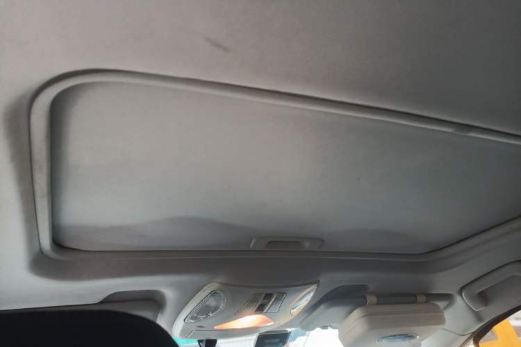 Used GAC Trumpchi GS5 2013 1.8T Automatic Two-Wheel Drive Elite Edition Headliner