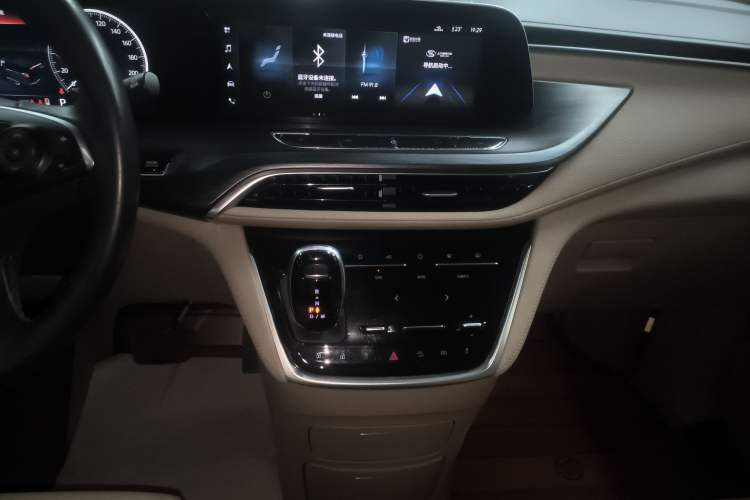 Used Buick GL8 2021 ES Land Cruiser 653T Luxury Edition Audio And AC Panel