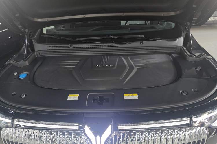 Used VOYAH Dream 2025 PHEV Four-Wheel-Drive Flagship Kunpeng Edition
