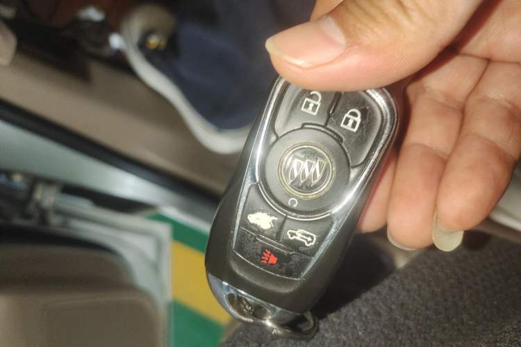 Used Buick GL8 2017 ES 28T Luxury Model China V Standard Vehicle Key