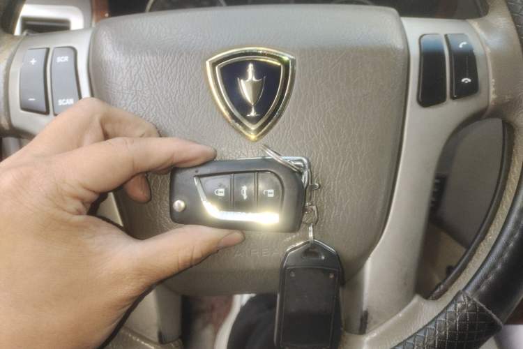 Used Jinbei Grace 2010 2.4L 3rd Generation Luxury Long-Wheelbase 9-Seater — 4RB2 Vehicle Key