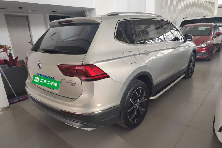 Used Volkswagen Tiguan L 2017 380TSI Automatic All-Wheel-Drive Flagship Edition Rear Right 45 Deg