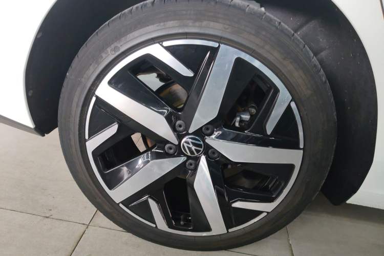 Used Volkswagen Lamando 2024 Lavida L 280TSI DSG Cool & Spicy Edition Right Rear Wheel Hub