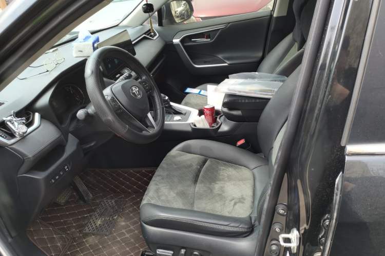 Used Toyota RAV4 2022 2.0L CVT 4x4 Style Plus Edition