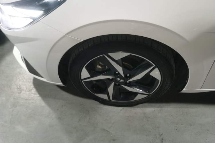 Used Hyundai Elantra 2022 1.5L CVT LUX Prestige Edition Left Front Wheel Hub