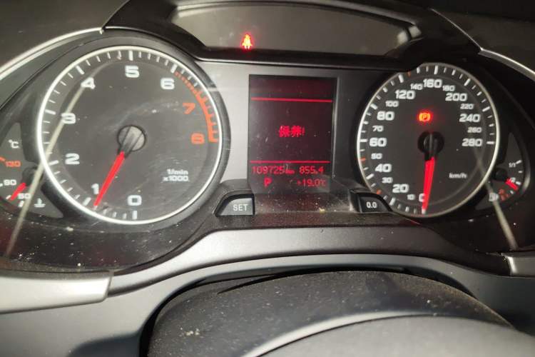 Used Audi A4L 2012 2.0 TFSI automatic Comfort trim level