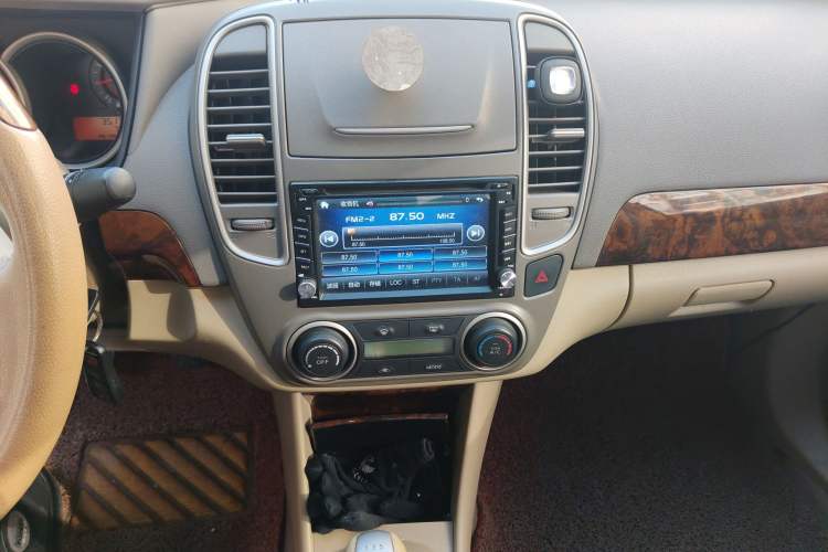 Used Nissan Sylphy 2012 Classic 1.6XE Manual Comfort Edition Audio And AC Panel