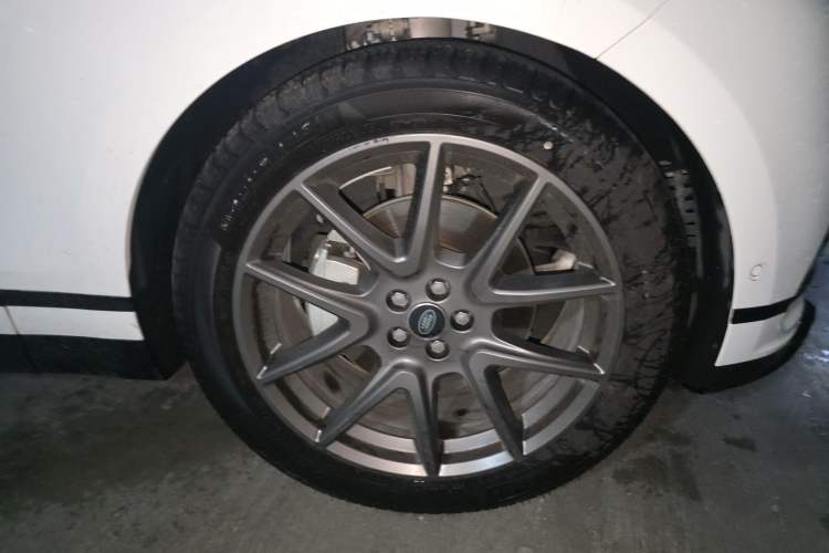 Used Land Rover Range Velar 2025 Dynamic HSE Right Front Wheel Hub