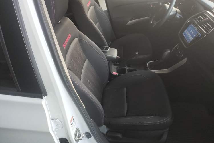 Used Suzuki S-Cross 2015 1.6L CVT Two-Wheel Drive Entry-Level Trim
