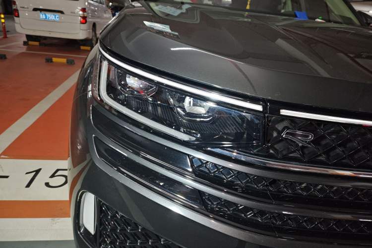 Used Volkswagen Tavendor 2024 380TSI All-Wheel-Drive R-Line Cruise Premium Edition Right Front Headlight