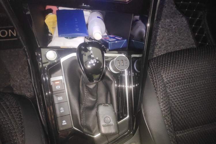 Used Volkswagen Tayron 2020 280TSI Two-Wheel Drive Luxury Connect Edition Gear Lever