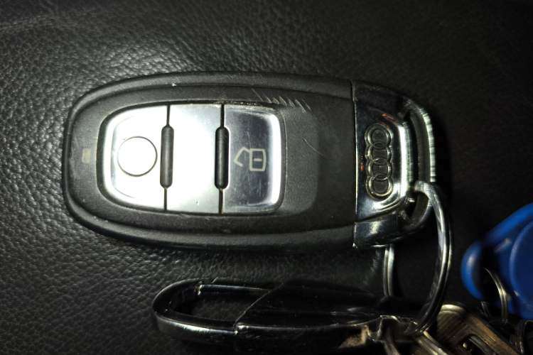 Used Audi Q5 2017 Plus 40 TFSI Comfort Model
