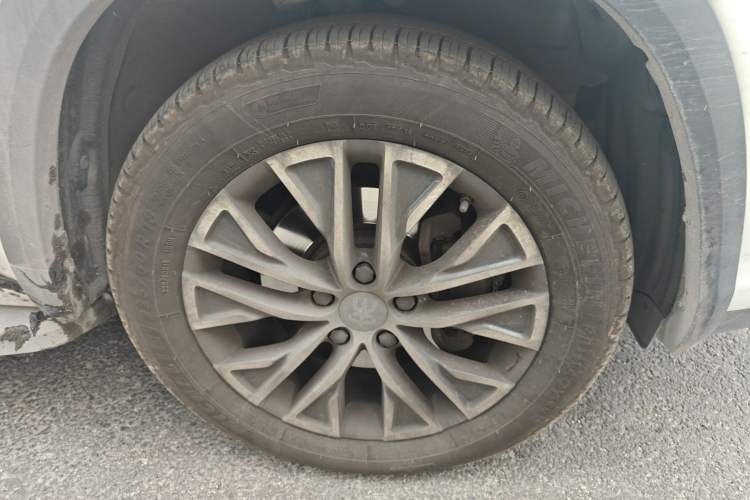 Used BYD Song New Energy 2017 Song DM 1.5TID All-Wheel Drive Luxury Model Right Front Wheel Hub