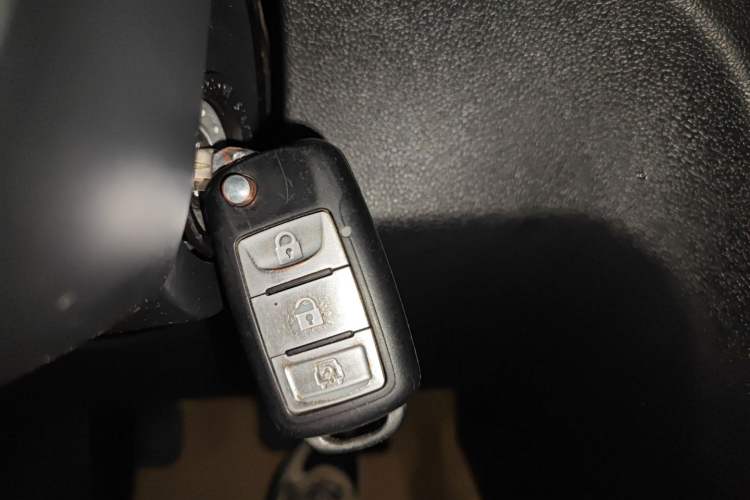 Used Dongfeng Fengon 370 2016 1.5L Manual Elite Home Edition 7-Seater Interior 1