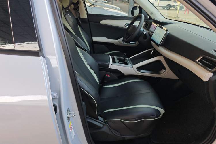 Used BYD Yuan UP 2025 Model 301KM Leading Version
