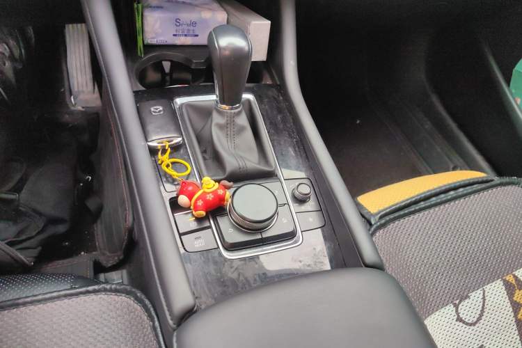 Used Mazda 3 Axela 2020 2.0L Automatic Zhiya Edition Gear Lever