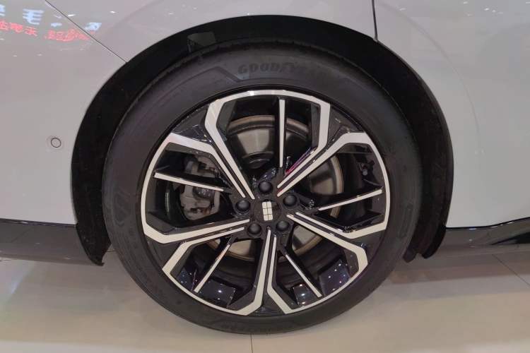 Used Geely Galaxy E8 2025 700 km Long-Range Intelligent Driving Version
