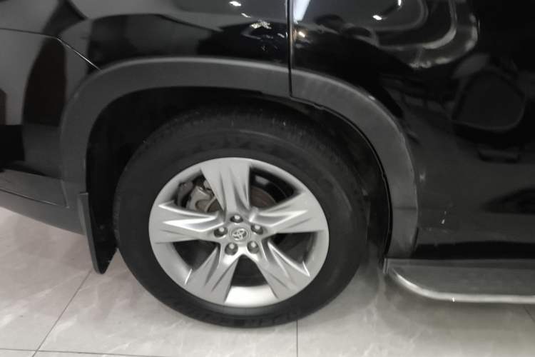 Used Toyota Highlander 2015 2.0T Two-Wheel Drive Luxury Edition 7 Seats Right Rear Wheel Hub