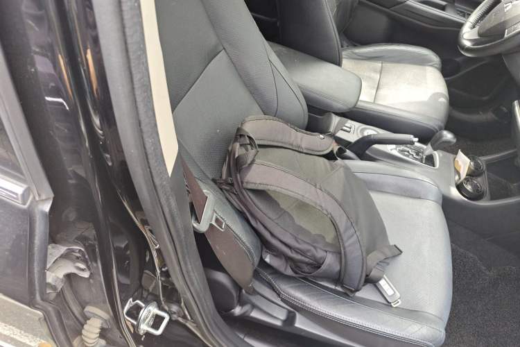 Used Mitsubishi Outlander 2014 2.4L 4x4 Deluxe Value Edition 7 Seats Right Front Seat