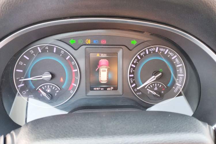 Used Haval H2 2018 Chuanxiang Edition Blue Badge 1.5T Dual-Clutch Two-Wheel Drive Fashionable Model