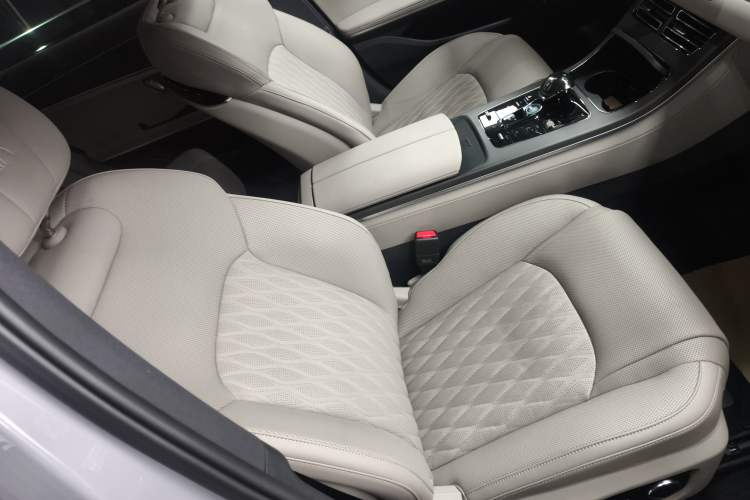 Used BYD Han 2025 DM-i Intelligent Driving Edition 125KM LiDAR Flagship Model
