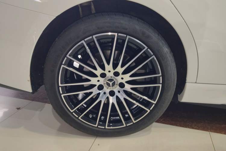 Used Mercedes-Benz C-Class 2024 Restyled C 260 L Sport Edition Right Rear Wheel Hub