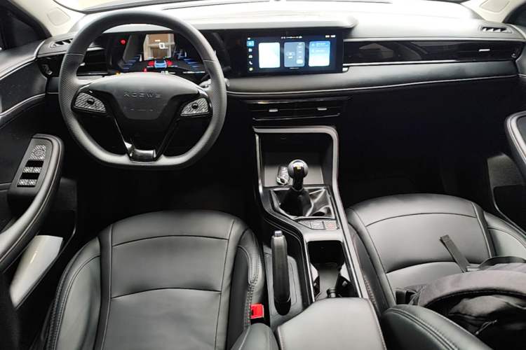 Used Roewe i5 2023 1.5L Manual Comfort Edition
