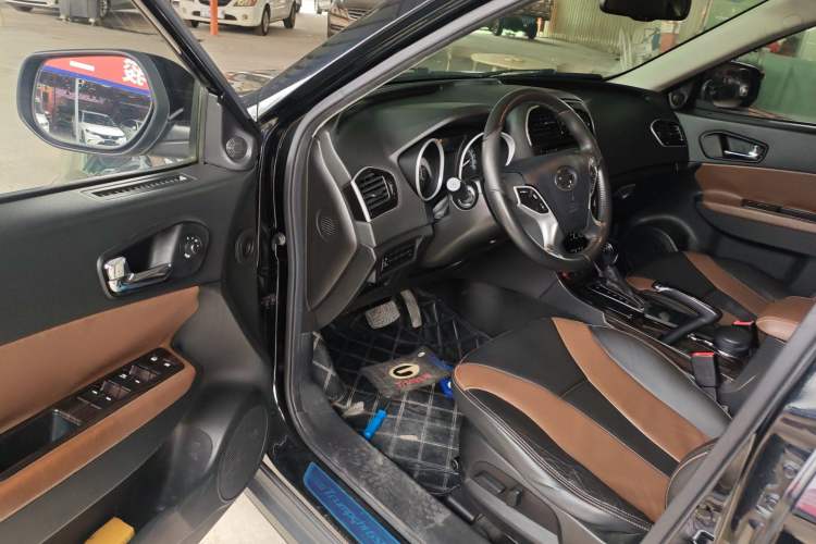 Used GAC Trumpchi GS5 Super 2015 1.8T Automatic Two-Wheel Drive Elite Edition Interior 2