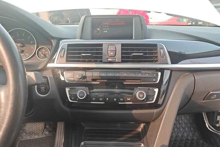 Used BMW 3 Series 2017 318i Fashion Model
