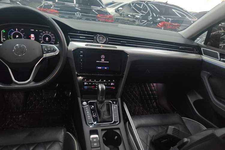 Used Volkswagen Magotan GTE Plug-in Hybrid 2022 GTE Luxury Model Audio And AC Panel