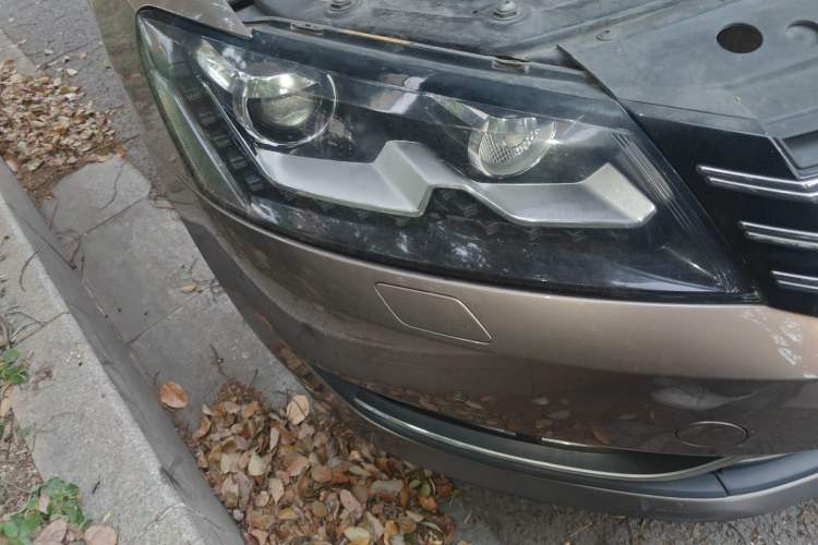 Used Volkswagen Passat 2011 1.8TSI DSG Prestige Edition Right Front Headlight