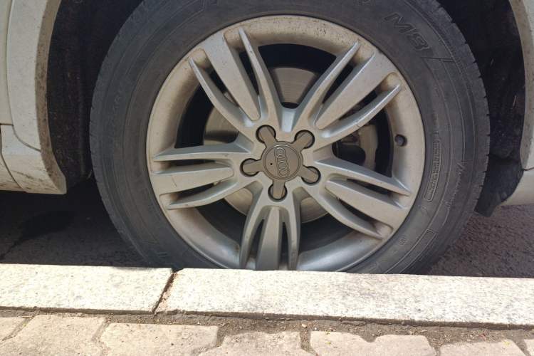 Used Audi Q3 2015 35 TFSI Comfort Model Right Front Wheel Hub