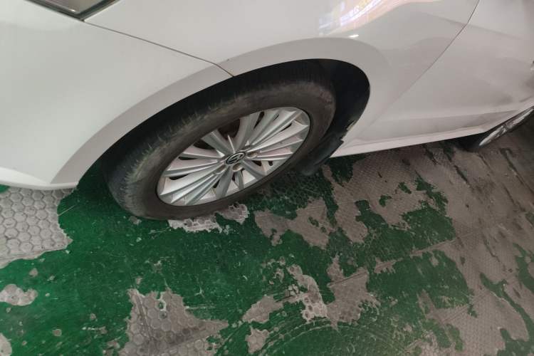 Used Volkswagen Gran Lavida 2013 1.6L Manual Comfort Model