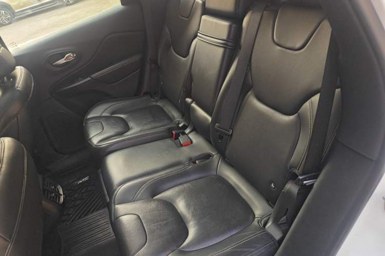 Used Jeep Cherokee 2017 2.0L Superior Edition