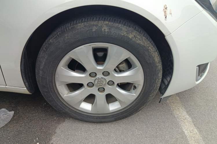 Used Buick Regal 2015 2.0L Elite Fashion Edition Right Front Wheel Hub