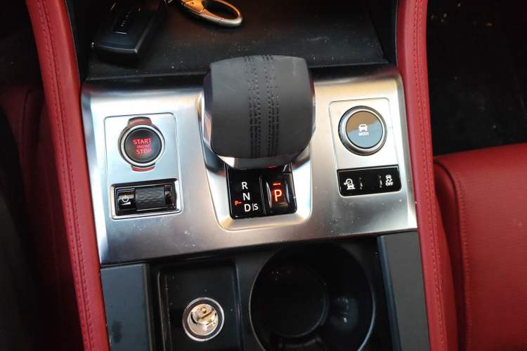 Used Jaguar F-PACE 2021 250 PS Gear Lever