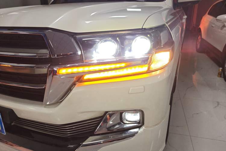 Used Toyota Land Cruiser 2019 4.0L GX-R GT Dual Fuel Sunroof Velvet Interior – Middle East Specification