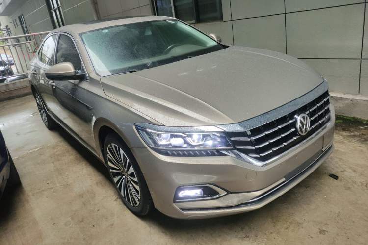 Used Volkswagen Passat 2020 330TSI Luxury Edition China VI
