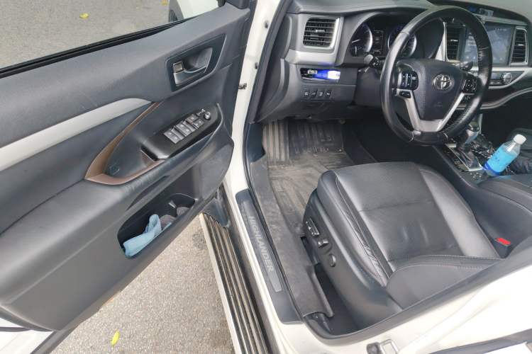 Used Toyota Highlander 2018 2.0T Four-Wheel Drive Prestige Version 7 Seats China VI Standard Driver Seat