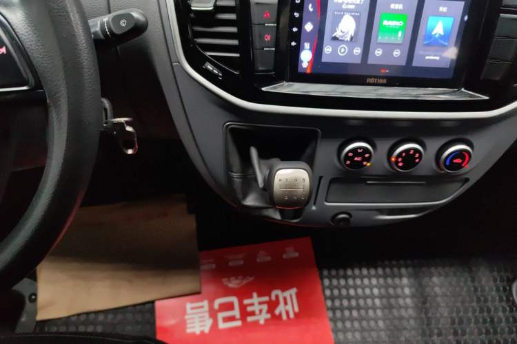 Used SAIC MAXUS Xintu V80 2023 2.0T Manual Classic Aoyuntong Short Wheelbase Ultra-Low Roof 5/6-Seater Gear Lever