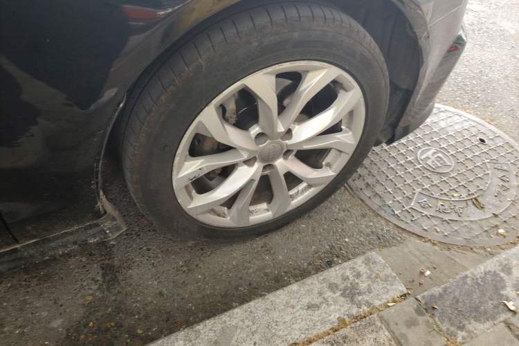 Used Audi A6L 2018 30th Anniversary Edition 35 TFSI Fashion Model Right Front Wheel Hub