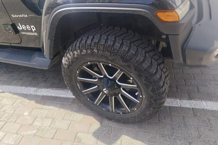 Used Jeep Wrangler  Right Front Wheel Hub