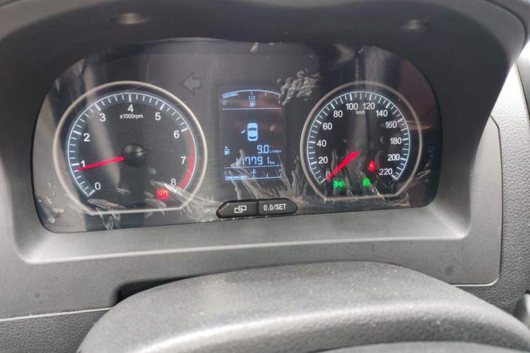 Used FORTHING Joyear X5 2013 1.6L Manual Luxury Model China IV Standard